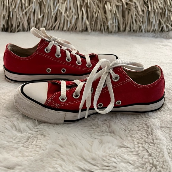 CONVERSE 4 (6) Red Low Top Laced Canvas Classic - Picture 4 of 9